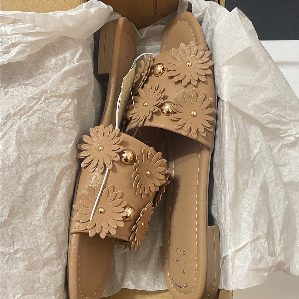 Ziva Tan Floral Slide Sandals NEW Sz.8.5 - Picture 3 of 9